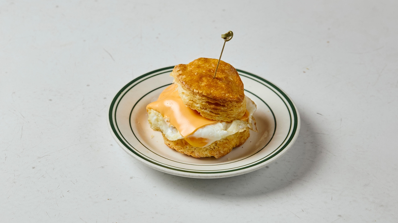Egg & cheese biscuit Banjo breakfast sandwich tray